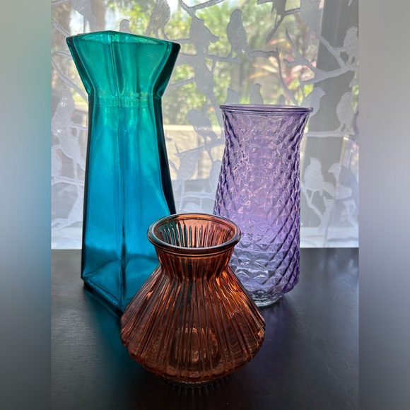 Vintage, Paula Lavender purple, textured vase. 9” - Picture 13 of 14